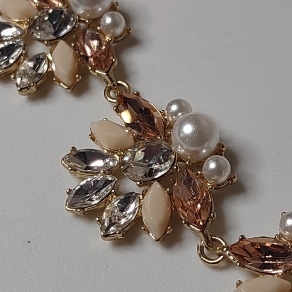 Metal, Faux Pearl, Glass, And Plastic Pretty Necklace 18.5 To 20.5 Inches - Picture 4 of 15